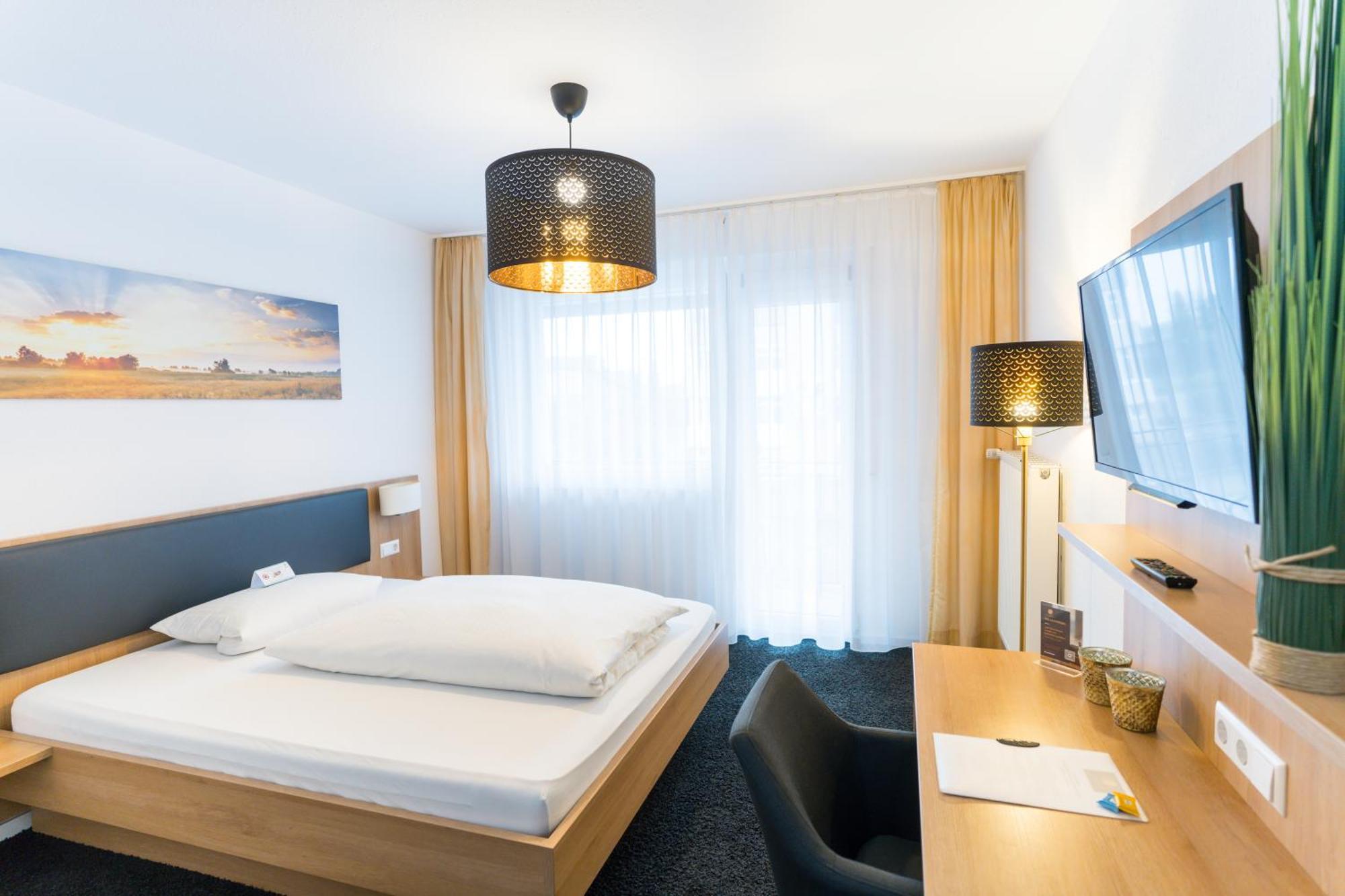 Hotel Zur Sonne Bodelshausen Exteriör bild