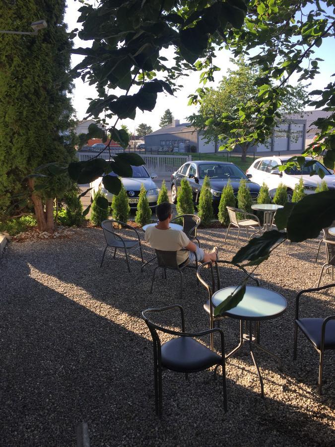 Hotel Zur Sonne Bodelshausen Exteriör bild